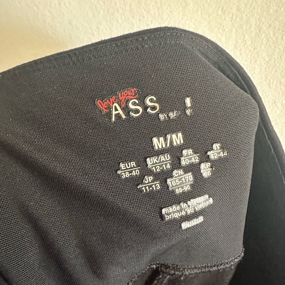 SPANX Love Your Assets Black Classic Neutral Leggings size Medium EUC - Picture 5 of 6